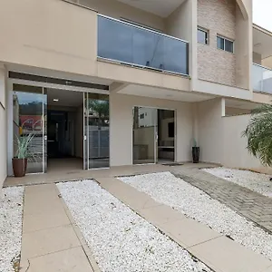 Ampla E Agradavel Casa Com Jacuzzi Na De Bombas Bombinhas